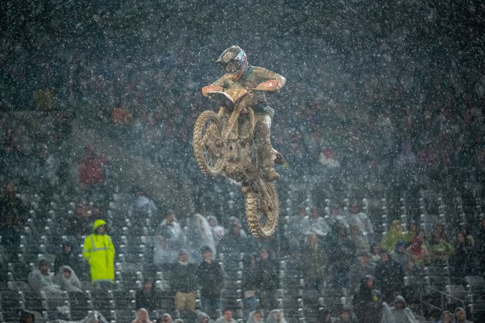 Justin Barcia Menangkan Podium Juara Persulit Tomac di Trek Lumpur East Rutherford