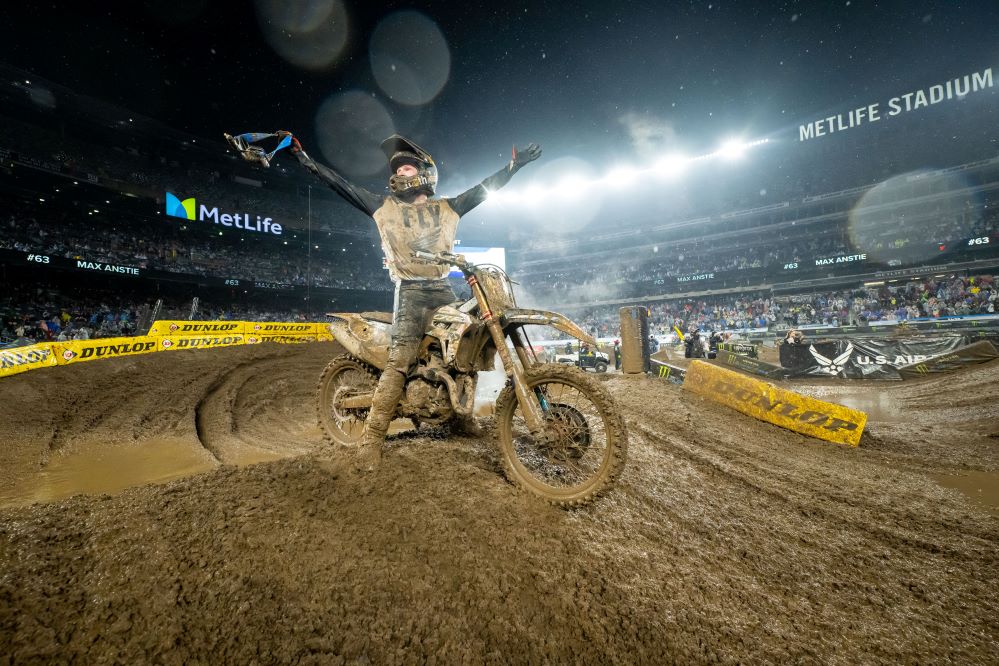 Lawrence Bersaudara Duel Bareng dan Pemenangnya Max Anstie