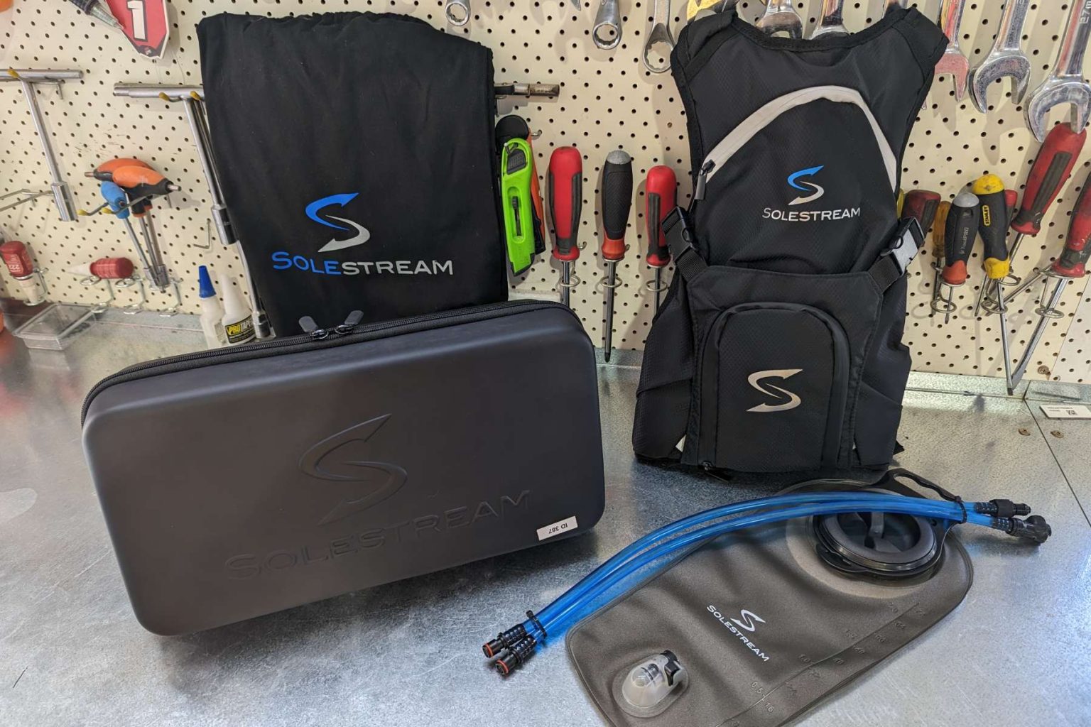 Berkendara Enduro Wajib Gunakan Kantong Minuman Canggih